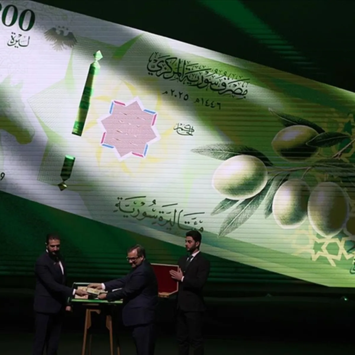 Suriye’de yeni paraya geçiliyor: 42 trilyon lira yenilendi, iki sıfır atıldı