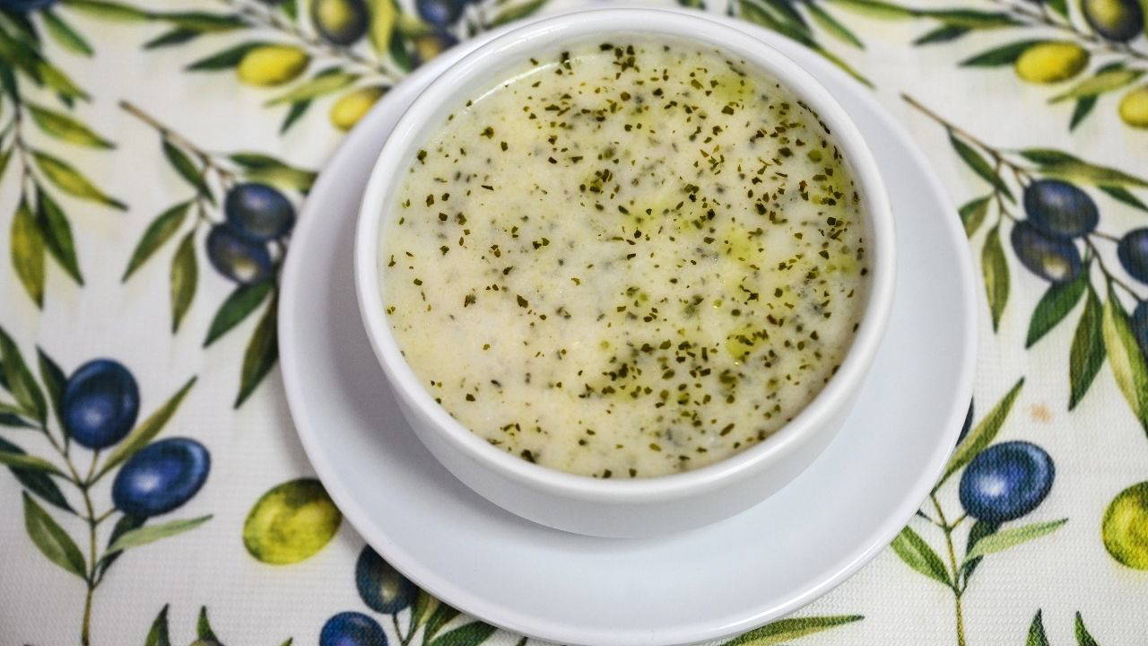 Asırlık miras, eşsiz lezzet: Coğrafi işaretli Antakya tuzlu yoğurt çorbası tarifi…