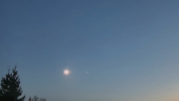 Avrupa gökyüzünde panik: Ateş topu parçalanarak eve düştü