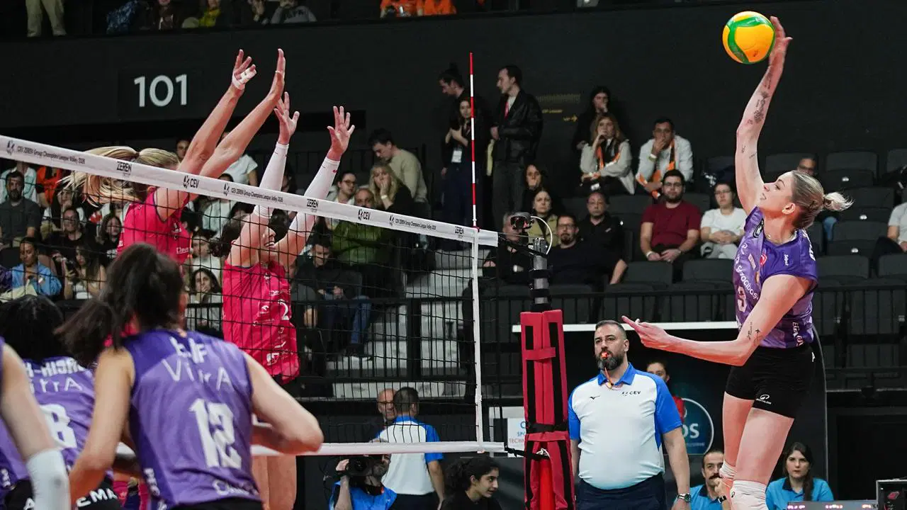 Eczacıbaşı taraftarı önünde büyük avantaj kaptı!