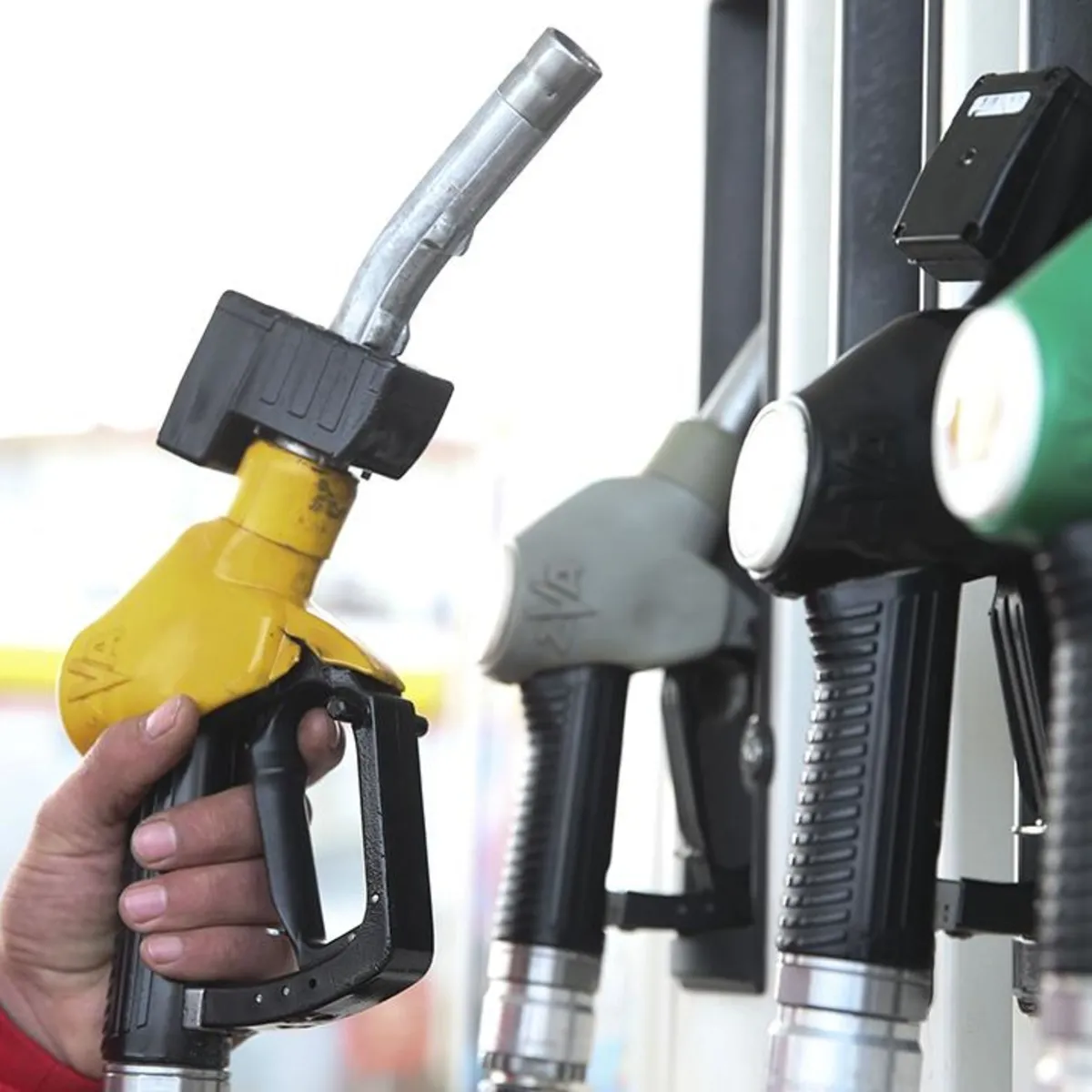 Petrol 80 doları aştı! Akaryakıtta zam kararı iptal edildi