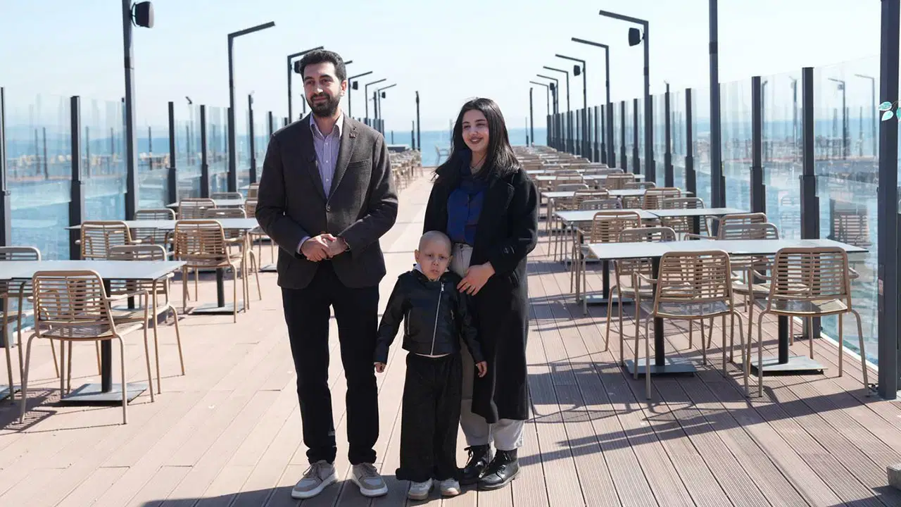 Seninle gurur duyuyoruz Almira! Tuzla Belediyesi’nden 5 yaşındaki küçük kanser savaşçısı için balonlu kutlama!