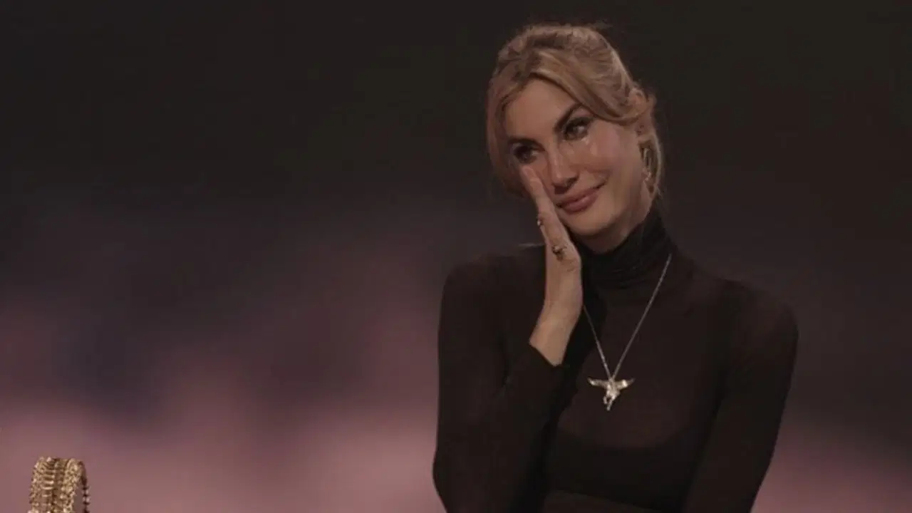 Ünlü model Çağla Şıkel gözyaşlarını tutamadı: ‘O anı hafızamdan silmek isterdim’